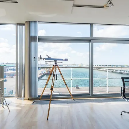 Harbor View Penthouse Apartment *