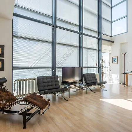 Harbor View Penthouse Apartment *