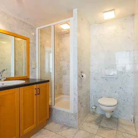 Harbor View Penthouse Apartment *
